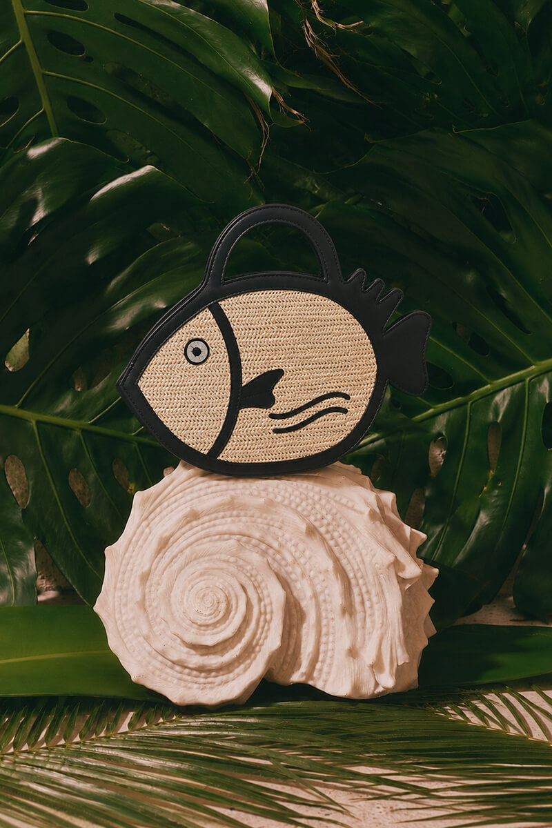 Black Trim Fish Raffia Handheld Clutch