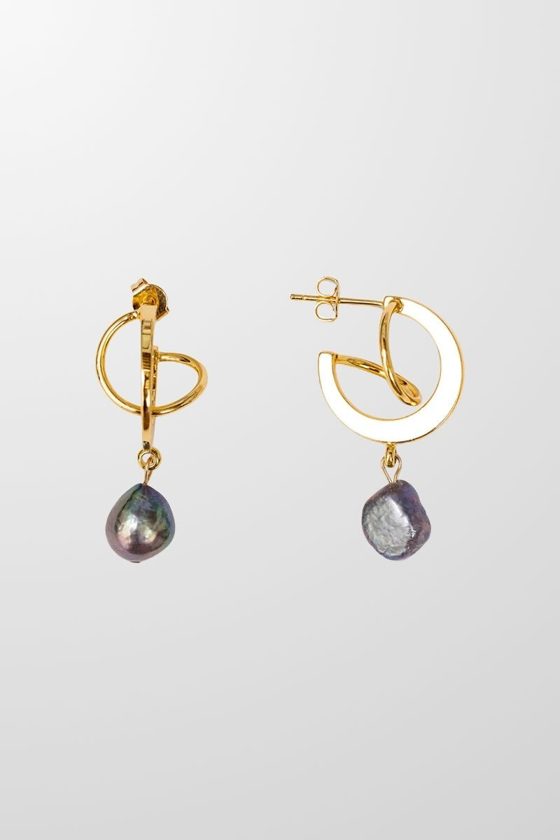 The Bilbao Earrings in Tahitian Black Pearl